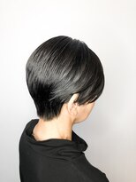 ロッソ ハヤマ 葉山本店(ROSSO Hayama) 白髪染めをしない自然なグレーヘア×骨格補正ショート