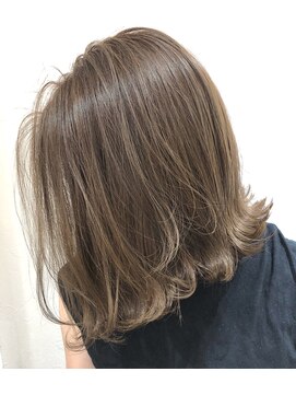 オンフリーク(ON FLEEK) 王道☆ミルクティーベージュ☆前下がりロブ☆