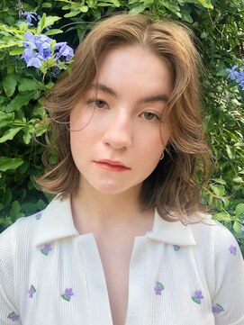 クーエフー(coo et fuu) 20代30代顔まわりの流れるレイヤーカットでルーズなくびれヘア