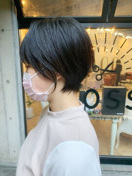 ショートオンリーサロントス(short only salon TOSS) 黒髪大人ショートくびれ耳掛け