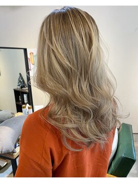 ギーク(geek) 色落ちが黄色くならない王道ミルクティーベージュ