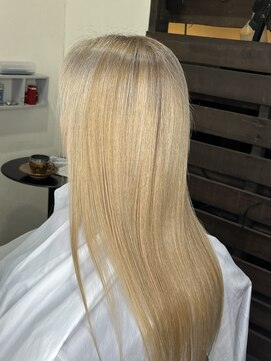 ネスト ヘアーデザイン(NEST hair design) もう白髪を隠さない。ホワイトヘアを目指して