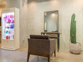 トリコ 茨木店(trico)の写真/ゆったりと落ち着いた雰囲気のプライベートサロン♪お客様に寄り添った施術で髪のお悩みを解決します。