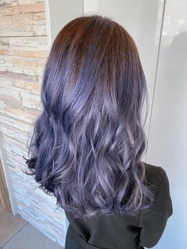 ジュリアンマーラ(Julien Mara) ラベンダーグレージュ/ゆる巻きロング/ダブルカラー/外国人風