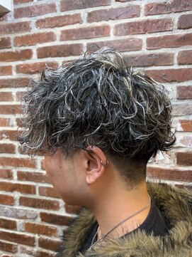 ミリオンバックス 神田店(Million Bucks) ホワイトメッシュ[神田/メンズパーマ/メンズ/メッシュ/ブリーチ]