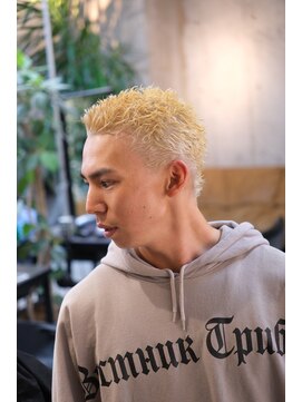 アップセット(UP SET) ブリーチ、金髪坊主、坊主パーマ、パンクヘア、茨木、大阪