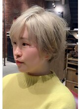 ヘアーウィザーズダブル(Hair wizards Double)&nbsp;カジュアルショート×ペールブリーチ