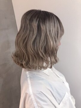 ジーナ(XENA) シルバーグレージュカラー