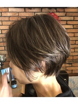 ヘアー トライベッカ(Hair Tribeca) こなれ大人ショート