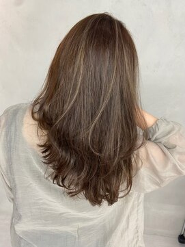 ルネ 北千住(Renee) ハイライト_レイヤーカット_くすみベージュ