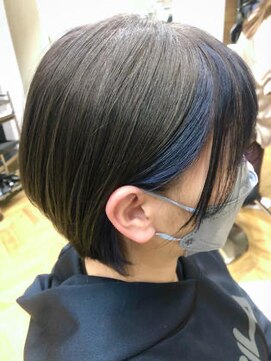 ヘアリゾートガーデンカルム(Hair Resort Garden CALM) 丸みショート×インナーブルー