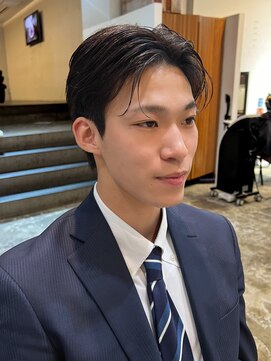 ノラ ヘアーサロン(NORA HAIR SALON) 【石山】スーツにも合うショートセンターパート