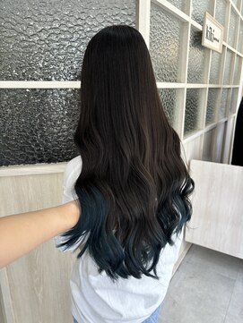 キキ(kiki by KENJE) ストレートでも巻き髪でも映える