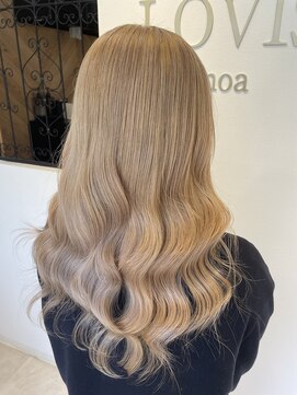 ラビスモア(Lovis moa) 外ハネボブ/ホワイトブロンド/ワイドバングブルーブラック