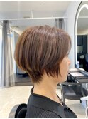 メリハリシルエットの柔らかベージュショート