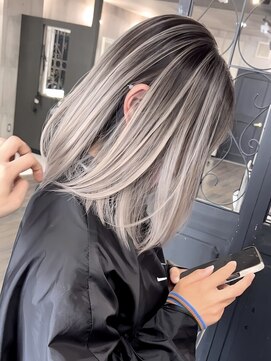 シェルヴ(XELVE) ホワイトグラデーション/シャドールーツ