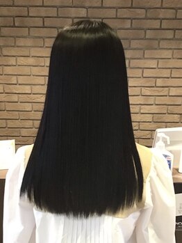 美容室 マリオネットの写真/自然な質感の髪質改善ストレートで髪のお悩みを解決!今までの縮毛矯正とは違うツヤと手触りに感動!