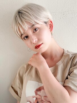 マセナ(Masena) コンパクトショート×プラチナブロンド