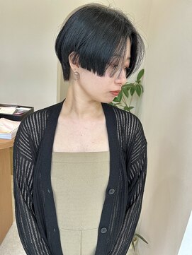 アメリ(Amelie) ダークトーンのハンサムショート