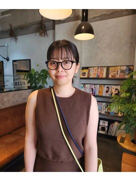 ブルー 青葉台(BLUE) 地毛に戻していく前髪デザイン。