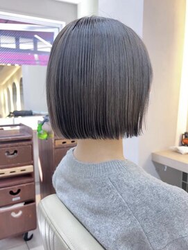 ヒビヲ(HIBIO) 横浜タッセルボブショートボブ顔周りレイヤーカット韓国30代40代