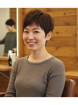 クロム(CHROM) ベリーショート20代30代40代髪質改善白髪染めトリートメント入間