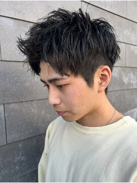 ヒュイル バイ ニアウ(Hwyl by Niau) メンズマッシュセンターパートスパイラルパーマニュアンスパーマ