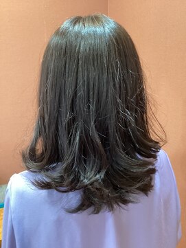 リアル(REAL) ラベンダーアッシュカラーのローレイヤースタイル