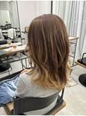 バレイヤージュとハイライトカラーの外国人風カラーとレイヤー