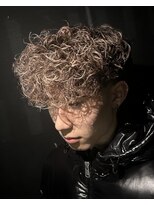 イーラ アメ村店(era)&nbsp;スペインカール　ツイストスパイラル眉カットメンズパーマ