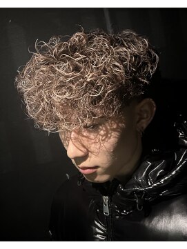 イーラ アメ村店(era) スペインカール　ツイストスパイラル眉カットメンズパーマ