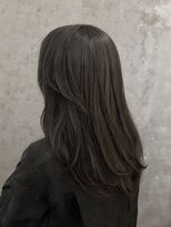 イル(iru)&nbsp;オリーブ/アッシュ/暗めカラー/ロング