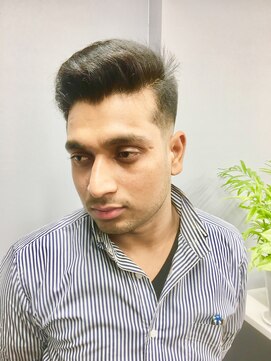 ゲート バーバー スタイル(GATE BAR BER STYLE) ネパールの貴族 サイドパートショート