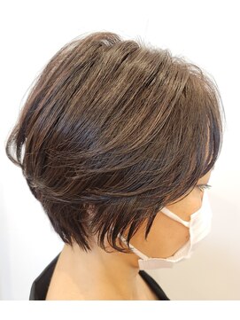 ヘアーズビースリー ポートサイド 大人くびれショートｘハイライト　30代40代50代