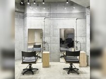 アンダー(ANNDER)の雰囲気（ゆったりとした席の間隔でリラックスできる空間となっております）