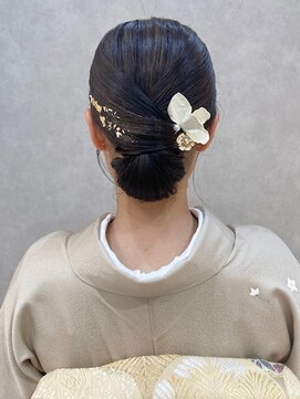 ヴィサージュアクト(VISAGE a.c.t) 大人可愛い♪タイトシニヨンアレンジ