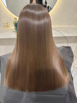 ホワイト(WHITE)の写真/WHITEでご家庭でのお手入れも簡単になる感動の髪質改善体験を◇ご家庭でのケア方法も丁寧にお伝え◎