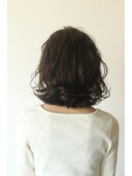 カル(caru) 前髪イメチェンラベンダーカラーくびれボブ黒髪エアリーミディ