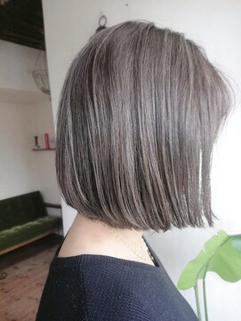 イデー ヘアサロン(idee Hair Salon) 赤味をおさえたアッシュグレーハイライト《idee koike》