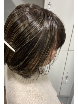 ノラ ウメダ(NORA UMEDA) 【NORA UMEDA 高木】ショートボブとミルクティーハイライト