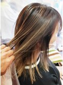 レイヤー×ミディアムロング×ハイライト