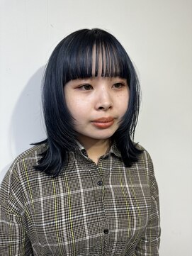 リラ バイ クオーレ(LIRA by CUORE) ネイビーcolor×ウルフカット