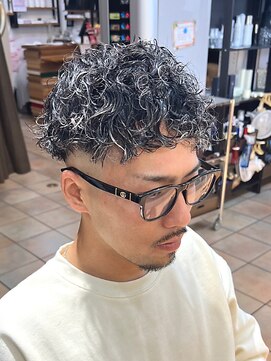 モテナ アット ベッピン(motenas at Beppin s) ツイストパーマ/刈り上げ