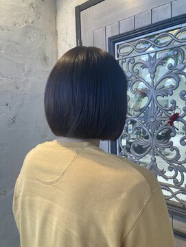 アンブレラ(umbrella) 髪質改善カラーでつくるつるんと丸みボブ