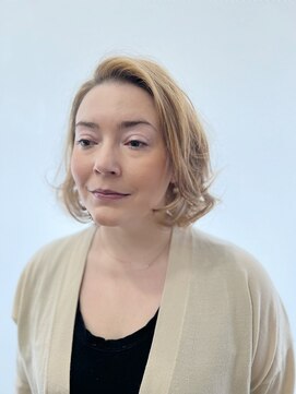 DAMANI 表参道 髪質改善/ヘッドスパ/ハイライト/白髪染め/白髪ぼかし/縮毛矯正 似合わせカット/ミディアムレイヤーカット[表参道駅]