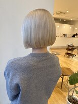 ルッツ(Lutz. hair design)&nbsp;3/9 ホワイトブロンド　ハイトーンボブ【千代田彩夏】