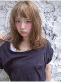 〔people〕外国人風ショートバングと無造作な束感のウエーブ