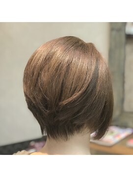 ヘアメイクライン(hair make LINE) 前下がりショートヘア