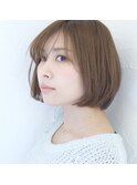 アッシュカラーツヤ感ノーブル前下がりショート
