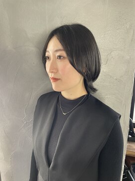 リュッカ(Lyuck) 【MANA】ウルフ/前髪なし/暗髪/モード/大人っぽい